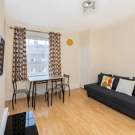 Tranquil 1Br In South Bank With Onsite Parking Leilighet London Eksteriør bilde