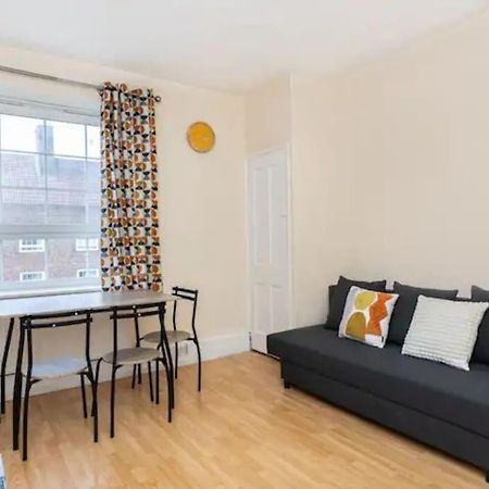 Tranquil 1Br In South Bank With Onsite Parking Leilighet London Eksteriør bilde