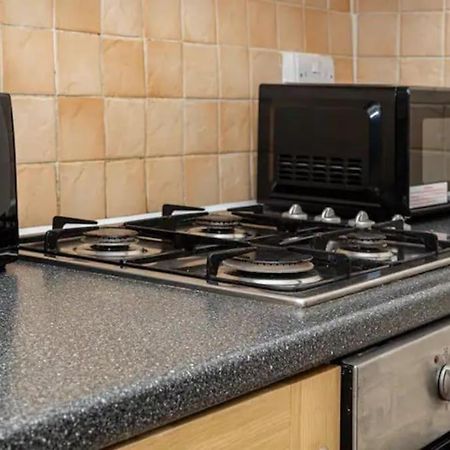 Tranquil 1Br In South Bank With Onsite Parking Leilighet London Eksteriør bilde