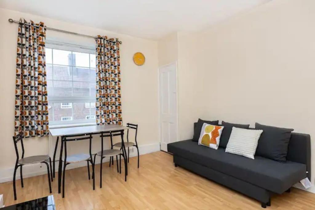 Tranquil 1Br In South Bank With Onsite Parking Leilighet London Eksteriør bilde