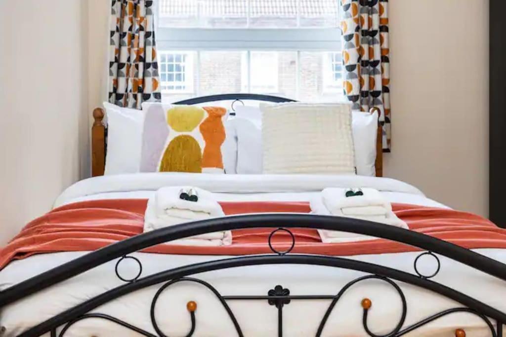 Tranquil 1Br In South Bank With Onsite Parking Leilighet London Eksteriør bilde