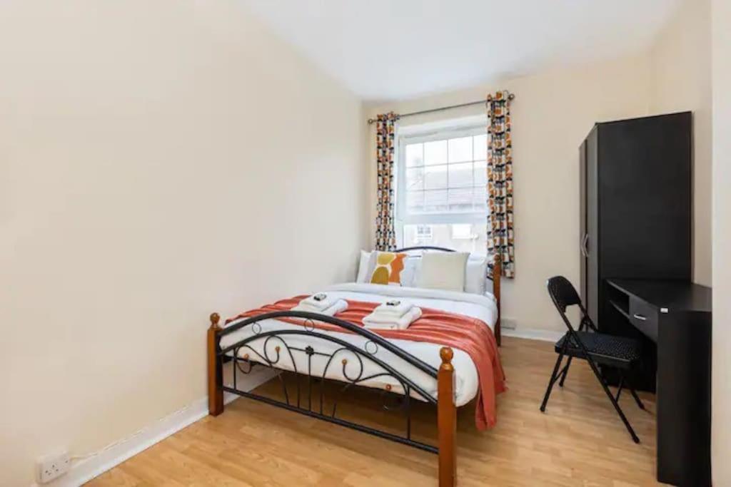 Tranquil 1Br In South Bank With Onsite Parking Leilighet London Eksteriør bilde