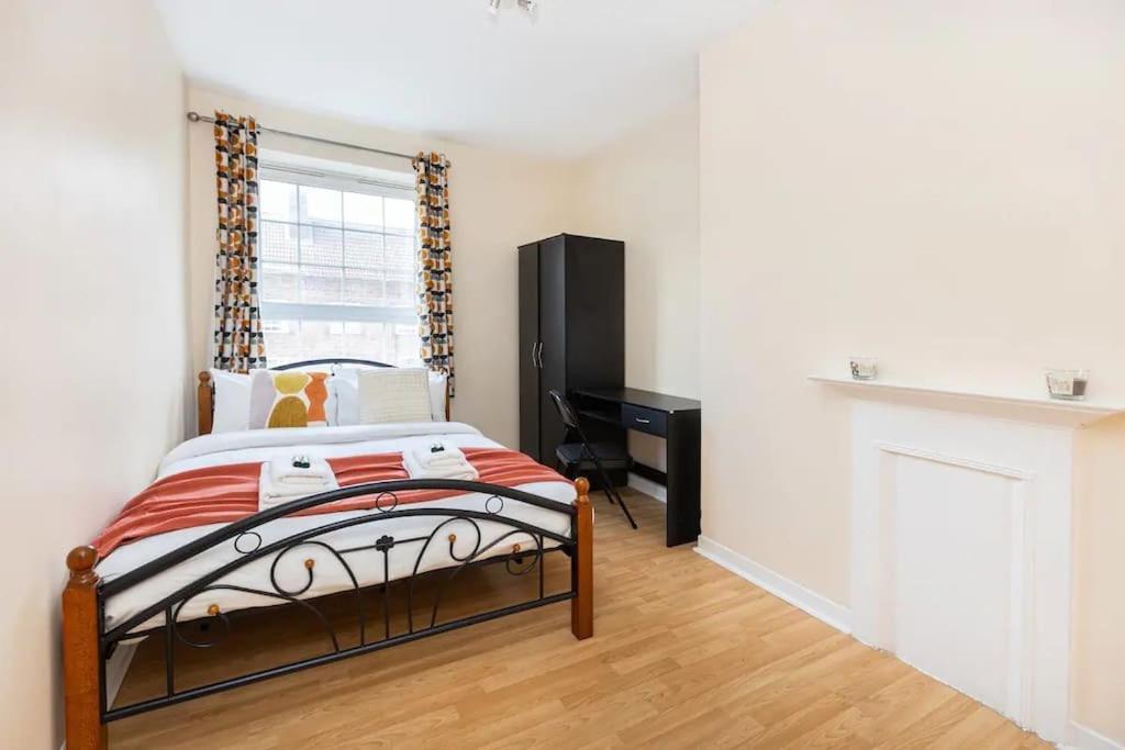 Tranquil 1Br In South Bank With Onsite Parking Leilighet London Eksteriør bilde