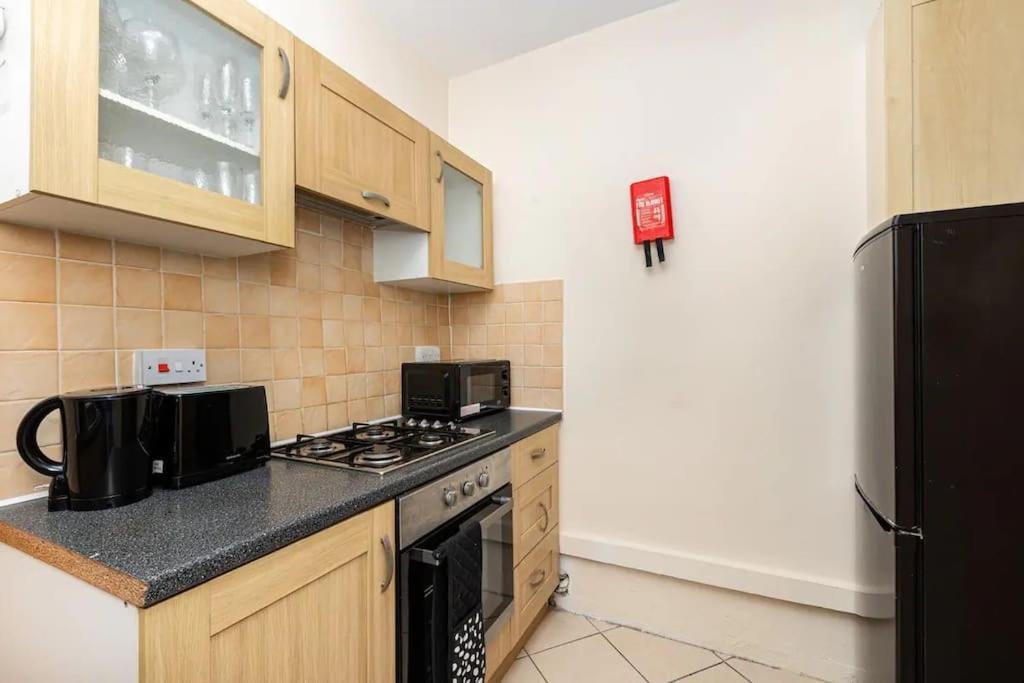 Tranquil 1Br In South Bank With Onsite Parking Leilighet London Eksteriør bilde