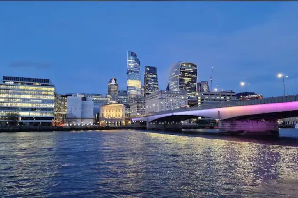 Tranquil 1Br In South Bank With Onsite Parking Leilighet London Eksteriør bilde